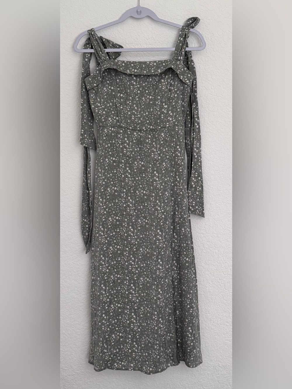 Francesca's Collections Olive Green Floral Tie-Shoulder Midi Dress